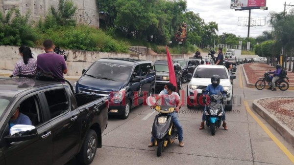 FOTOS: Con caravana dan último adiós al periodista David Romero Ellner