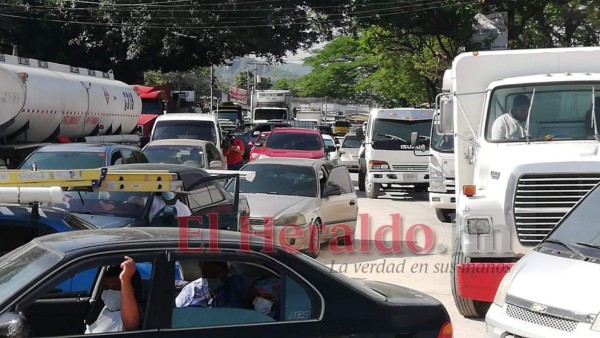 FOTOS: Protestas de conductores de buses y taxis colapsan la capital; exigen operar