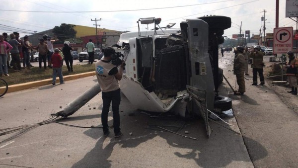 Impactantes fotos del aparatoso accidente de rastra en Siguatepeque