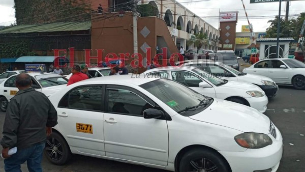 FOTOS: Colapsada, así permanece la capital durante paro de taxis