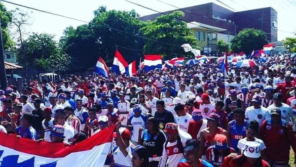 Ultra Fiel invadió Guatemala en el partido de Olimpia y Comunicaciones en Copa Premier