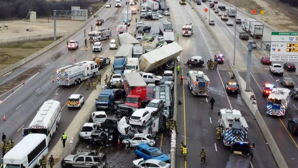 Impactantes imágenes del aparatoso accidente de 75 carros en autopista de Texas