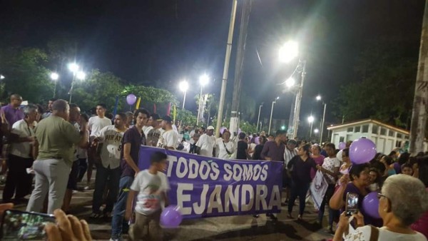 Con globos y carteles, ceibeños marcharon exigiendo justicia para hija de jueza víctima de violación