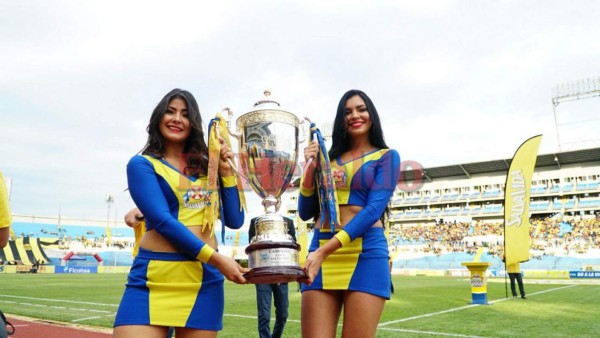 Guapas hondureñas invaden el estadio Olímpico en la final Real España vs Motagua