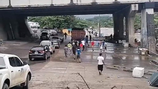 FOTOS: Lo que no se vio del violento desalojo en bordos de río Blanco, San Pedro Sula