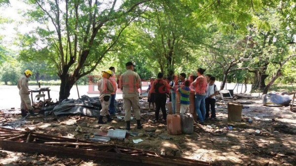 Así fue el último adiós a esposos que murieron soterrados en aldea El Guanacaste, Nacaome