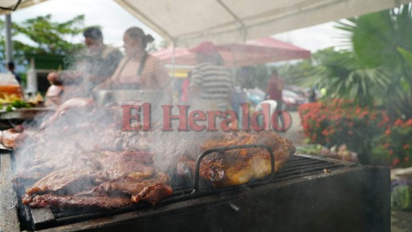 Exquisitas golosinas sacian el paladar de los aficionados que asistieron al duelo Real España vs Motagua