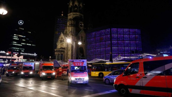 Atentado en Berlín: las imágenes más estremecedoras del ataque a mercado