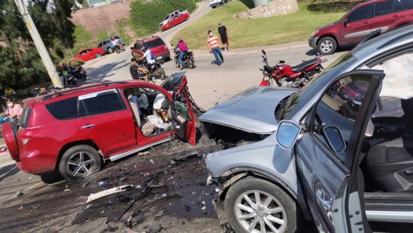 Tres personas muertas y daños incuantificables: así fue el choque en el anillo periférico