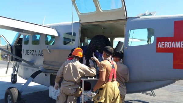 FOTOS: Las imágenes que dejó la explosión del buque Punta Caxinas de la Fuerza Naval