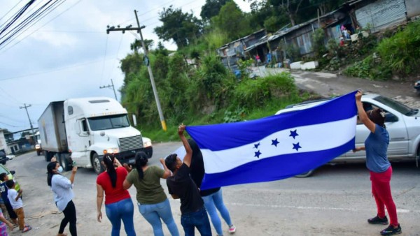 ¡Lágrimas y gratitud!: Hondureños agradecen a El Salvador por ayuda humanitaria (FOTOS)