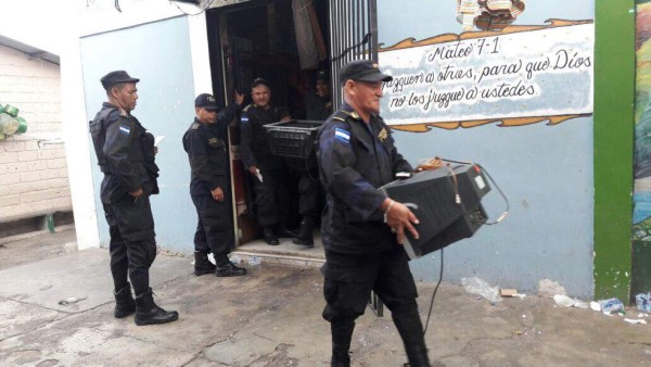 Así fue la entrega de artículos decomisados a reos del centro penal de Comayagua