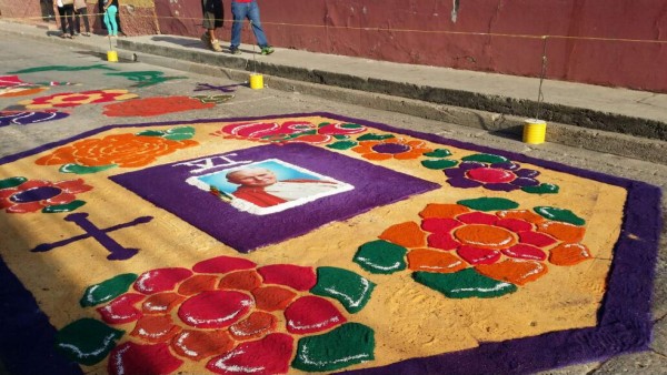 Las tradicionales alfombras de Semana Santa en Comayagua