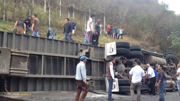 El accidente en la salida al sur de la capital en fotos