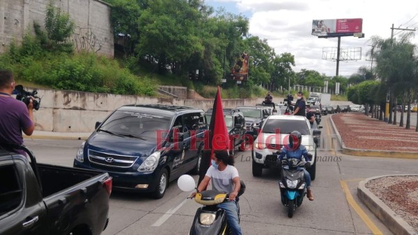 FOTOS: Con caravana dan último adiós al periodista David Romero Ellner