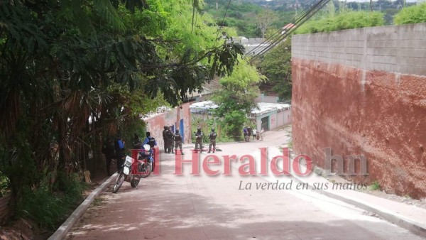 Dantescas fotos: en bolsas plásticas dejan tres cadáveres en plena vía pública