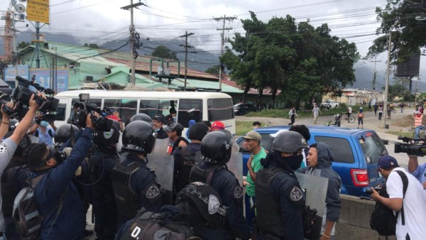 FOTOS: Lo que no se vio del violento desalojo en bordos de río Blanco, San Pedro Sula