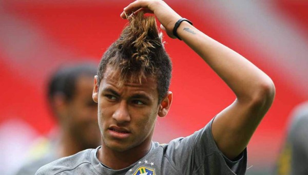 Los descabellados, sorprendentes y locos looks de Neymar