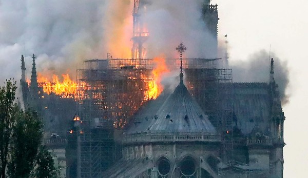 Las impactantes imágenes del pavoroso incendio de la catedral de Notre Dame de París