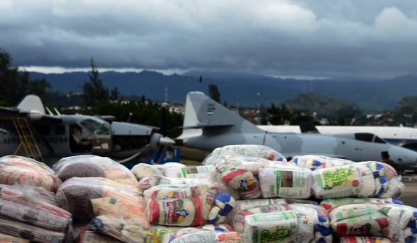 Autoridades hondureñas movilizan ayuda alimentaria para afectados por huracán Eta