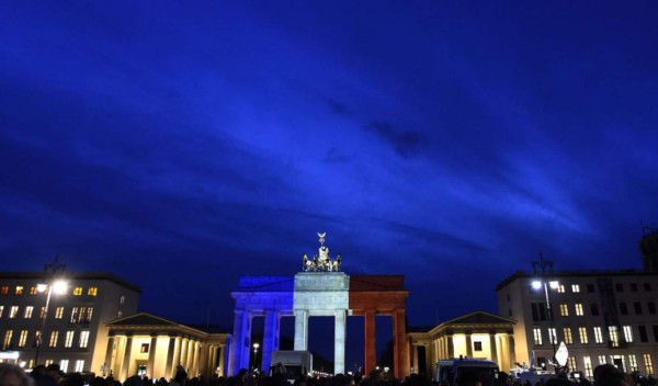 El mundo se iluminan por Francia