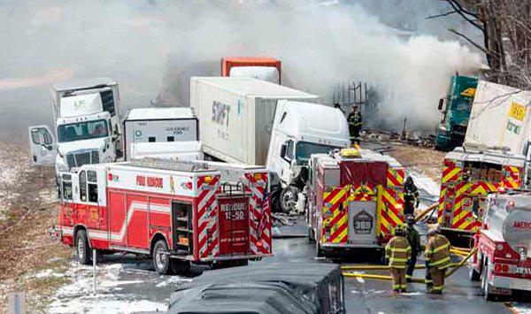 Muertos, heridos, caos vial y millonarias pérdidas dejó masivo accidente en Pensilvania