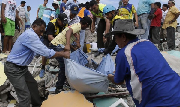 Las impactantes imágenes del terremoto en Ecuador