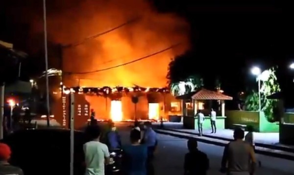 Dolorosas imágenes del incendio que arrasó varios negocios en mercado de Choluteca