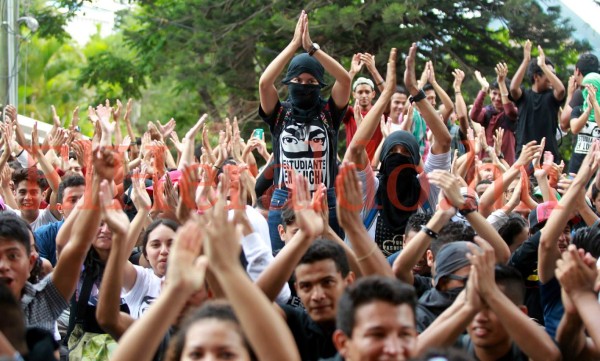 FOTOS: Nuevamente suspendidas las clases en la UNAH y los estudiantes se manifestaron así