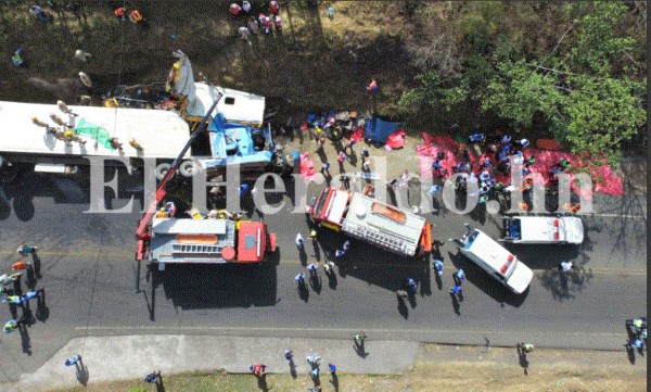 Las imágenes más estremecedoras del accidente de bus en salida al sur