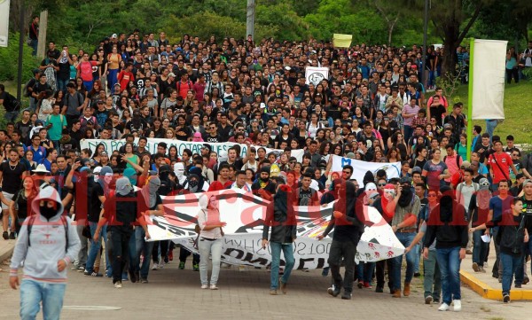 FOTOS: Nuevamente suspendidas las clases en la UNAH y los estudiantes se manifestaron así