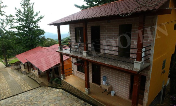 Hotel y Cabañas Ros, la cueva del León en Valle de Ángeles