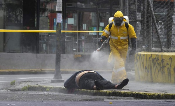 A un año de la llegada de la pandemia, un recorrido a través de las desgarradoras imágenes