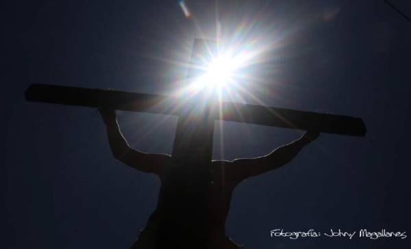 El espectacular Vía Crucis de Iglesia El Calvario que revive la pasión de Cristo