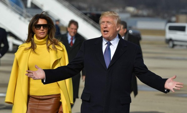 ¿Estrategia? Así rechazó Melania otra vez la mano de Donald Trump