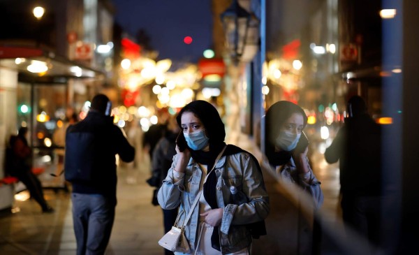 Éxodo masivo, confinamiento y miedo: el ambiente en Londres tras mutación del virus