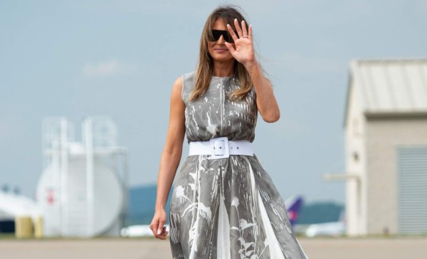 El elegante vestido floral que usó Melania Trump durante su visita a un hospital infantil en Tennessee