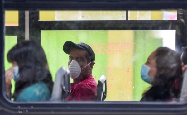 FOTOS: Crece recomendación para uso de mascarillas en Latinoamérica