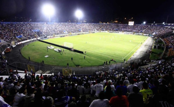 El Estadio Nacional no cumple con las normas FIFA...