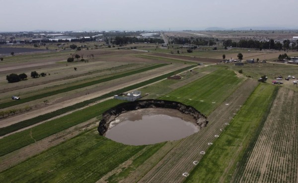 Aumenta preocupación por socavón que no para de crecer en Puebla (FOTOS)