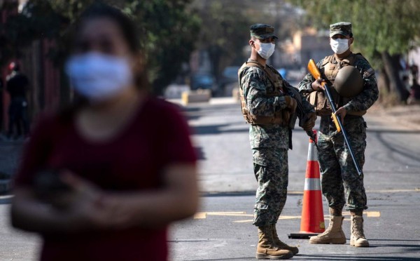 Calles desoladas y estrictos controles, así es la megacuarentena en Chile (FOTOS)