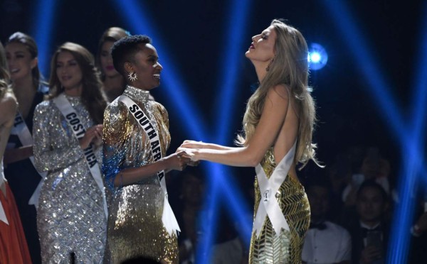 FOTOS: Llanto y emoción de Zozibini Tunzi al coronarse Miss Universo 2019