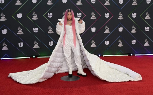 Embarazos al aire y ropa holgada: los looks más extravagantes de los Latin Grammy 2021