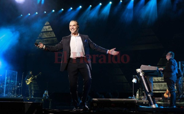 'Rompiendo Fronteras': Alejandro Fernández emocionó a Honduras con espectacular concierto