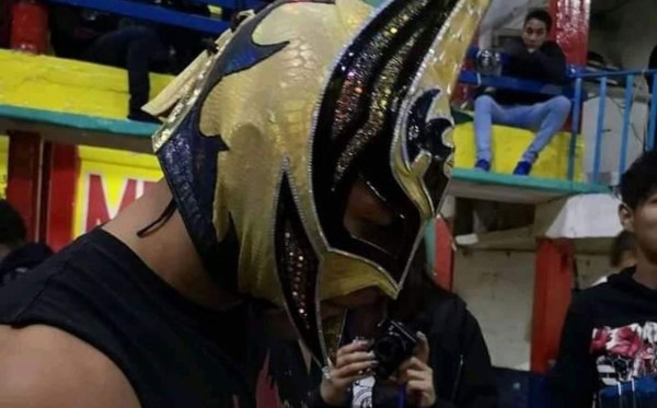 El joven tras la máscara del Príncipe Aéreo, el luchador que murió durante una pelea (FOTOS)