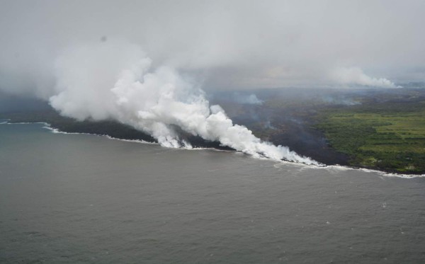 Las impactantes olas de lava del volcán Kilauea en Hawaii; hubo nube tóxica