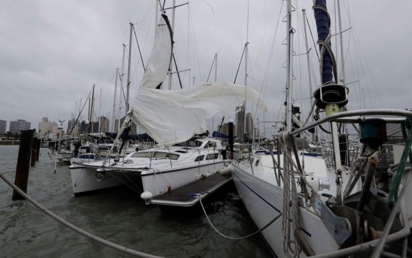 Las imágenes que dejó el primer golpe destructor del huracán Harvey en Texas