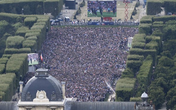 FOTOS: La locura en París tras la coronación de Francia como campeón del Mundo en Rusia 2018