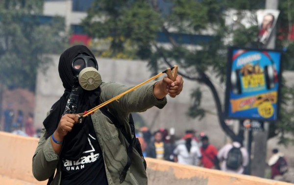 Violencia y represión en manifestación de simpatizantes de Alianza de Oposición