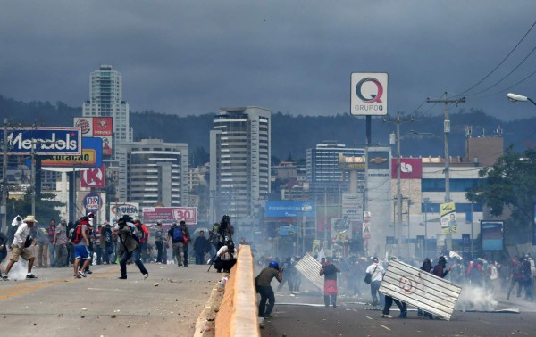 Violencia y represión en manifestación de simpatizantes de Alianza de Oposición